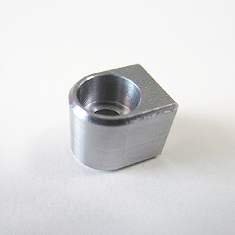 Frästeil mit Ausdrehung und Gewinde