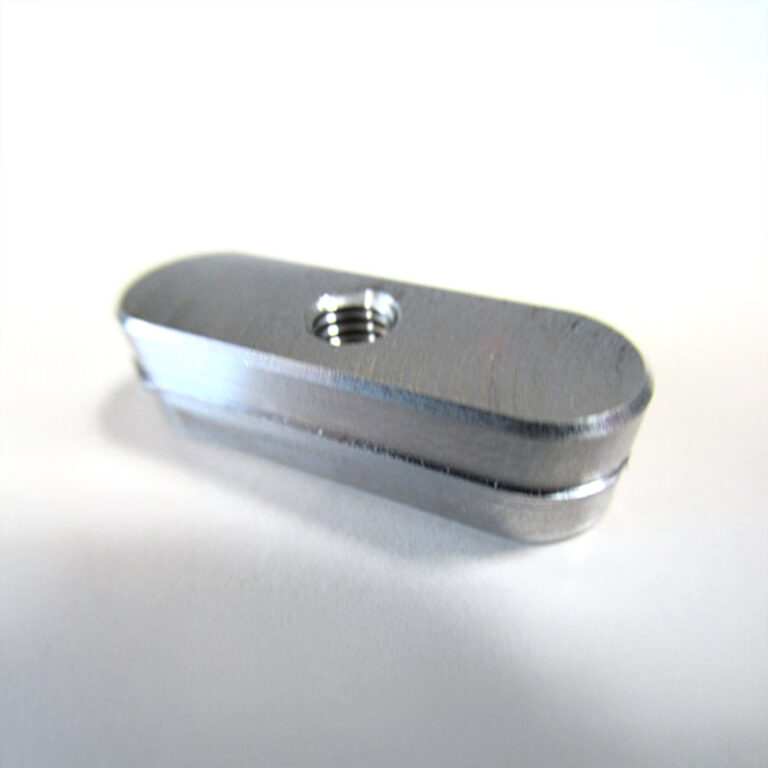 Frästeil mit Mittelgewinde und abgerundeten Enden