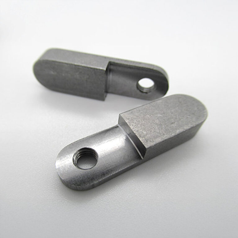 Formteil mit Absatz und Bohrung