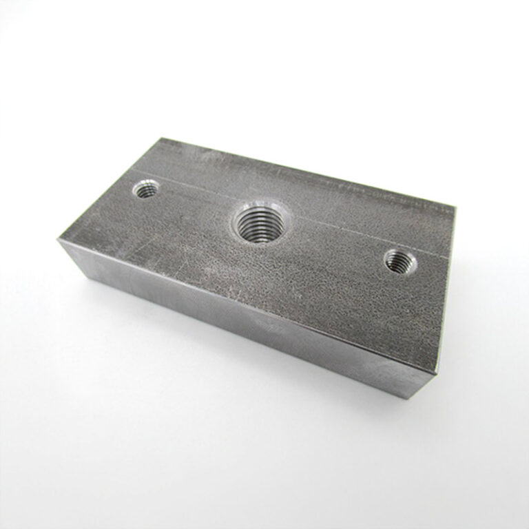 Flacher Fräskörper mit drei Gewindebohrungen