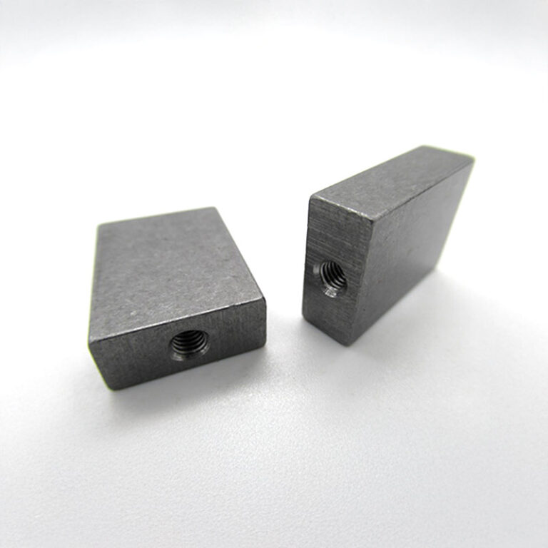 Keilförmiges Sonderteil mit Innengewinde